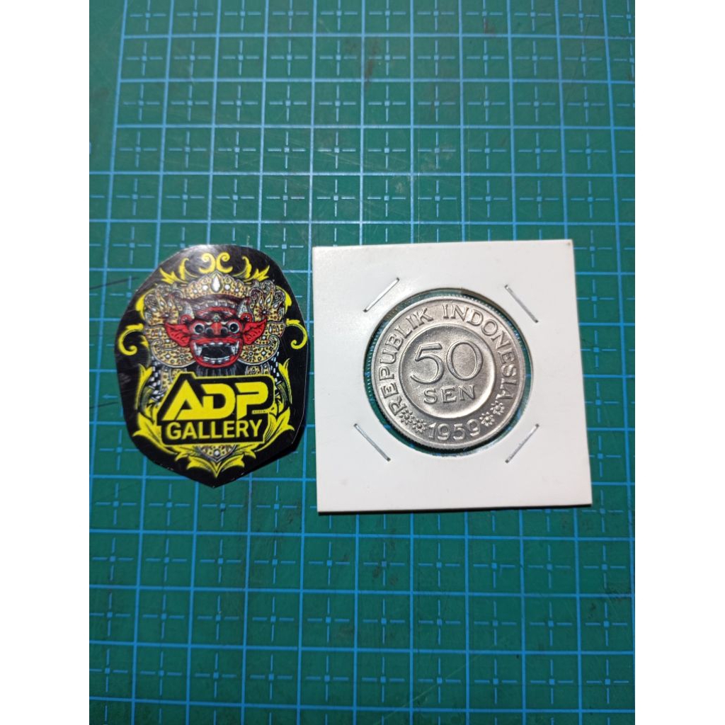 Uang koin kuno Indonesia Asli 50 sen tahun 1959, kondisi gress sudah ada folder pelindung