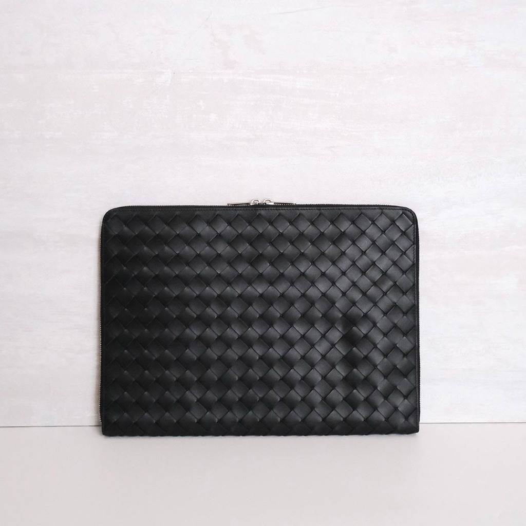 BOTTEGA VENETA POUCH POCHETTE CLUTCH IN BLACK