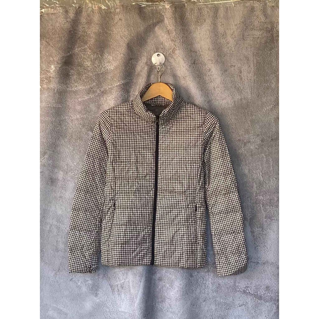 Jacket Uniqlo Bulang / Bulu Angsa ((KODE : 8417))