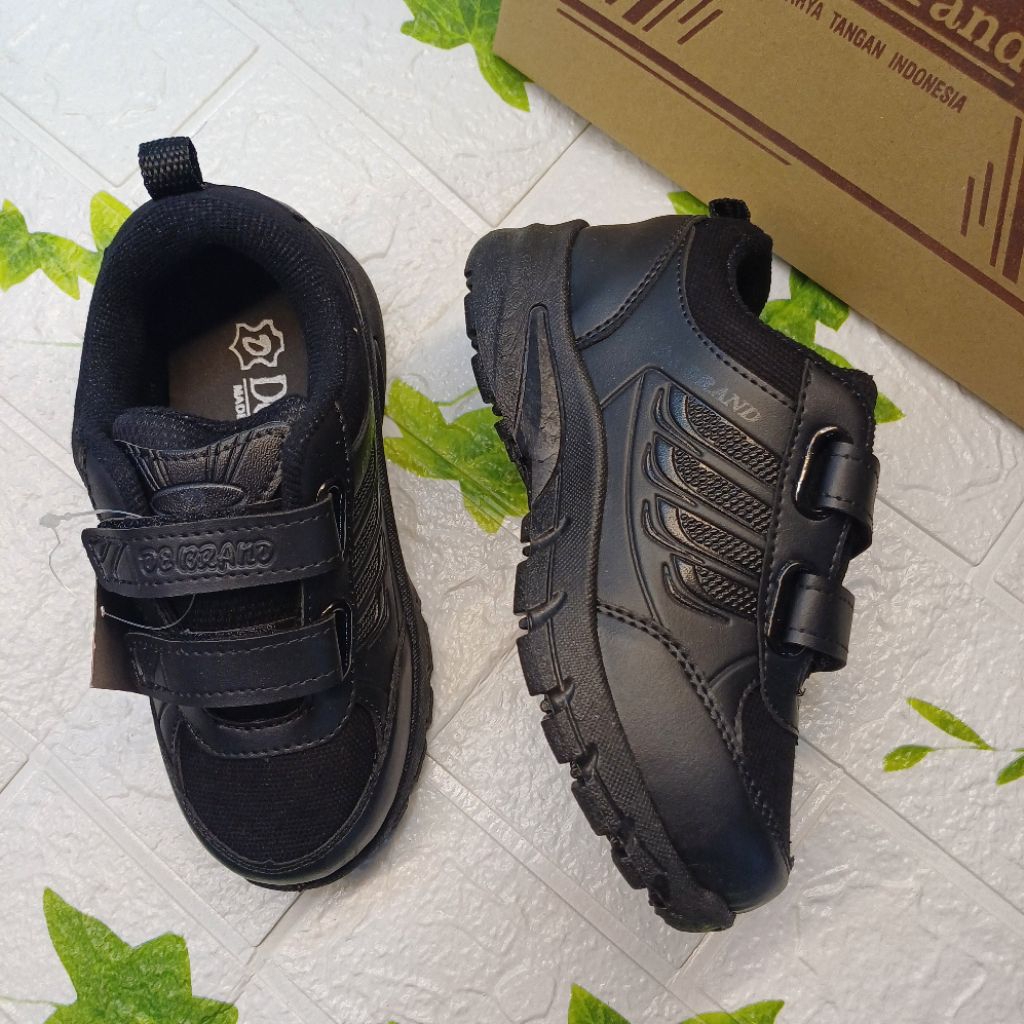 Sepatu sekolah anak DE brand