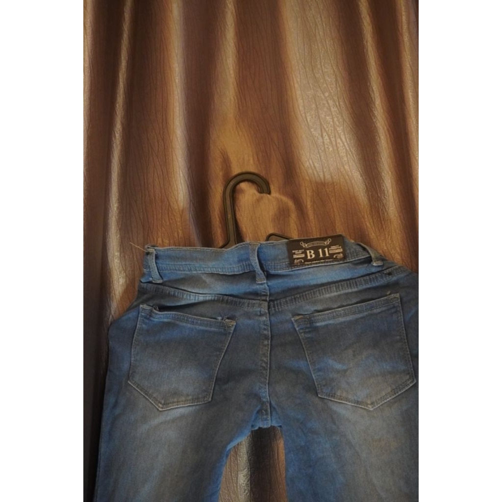 Preloved Jeans B11 Wanita