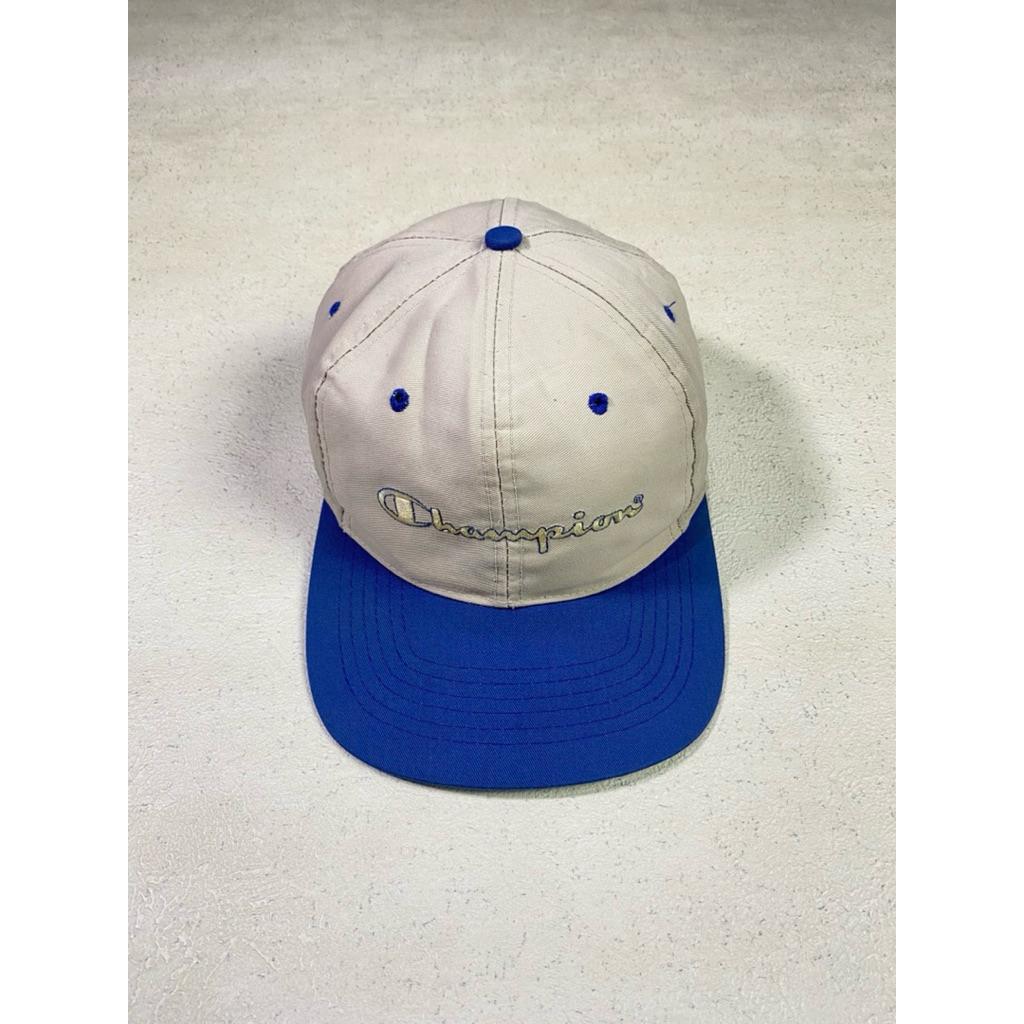 Topi champions vintage script