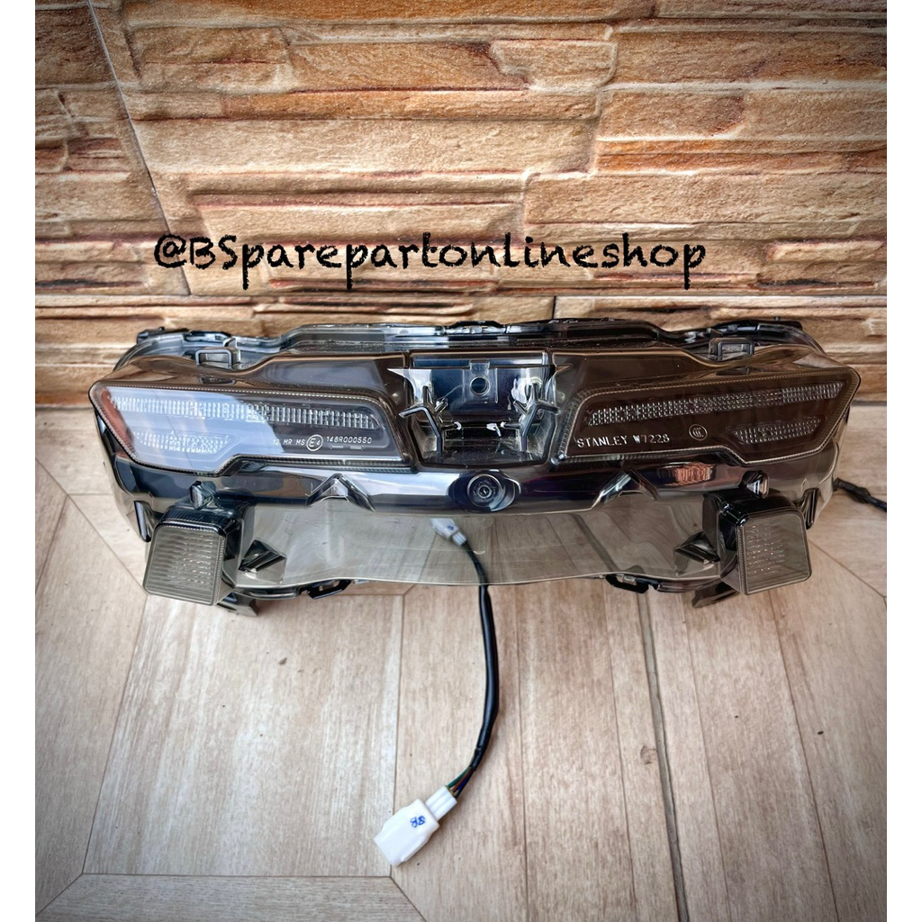 NMAX TURBO - LAMPU STOP LAMP BELAKANG LAMPU BELAKANG NMAX TURBO SET + SOKET TINGGAL COLOK ORIGINAL
