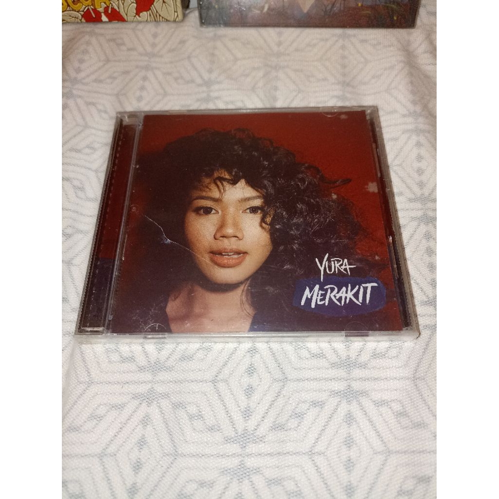CD Yura Yunita merakit
