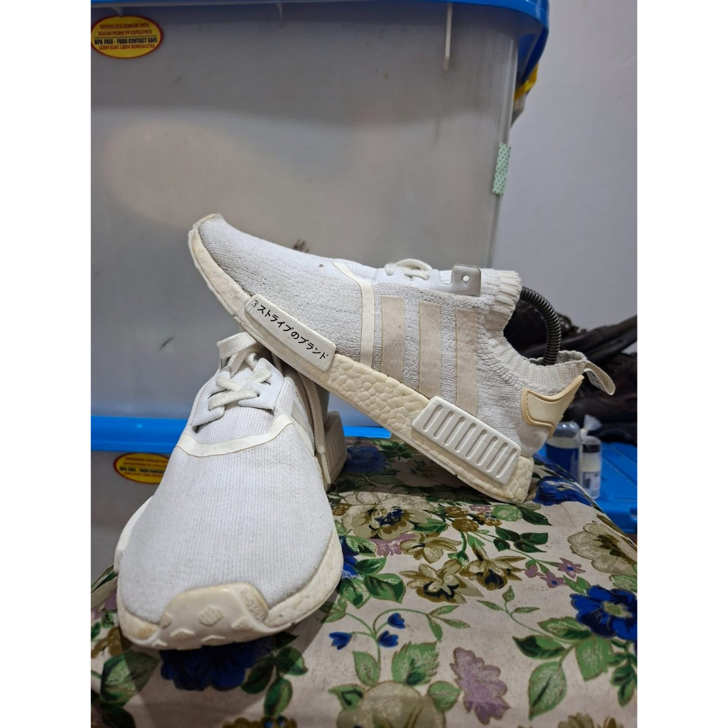Sepatu Second Sneakers Adidas NMD_ White Size 42