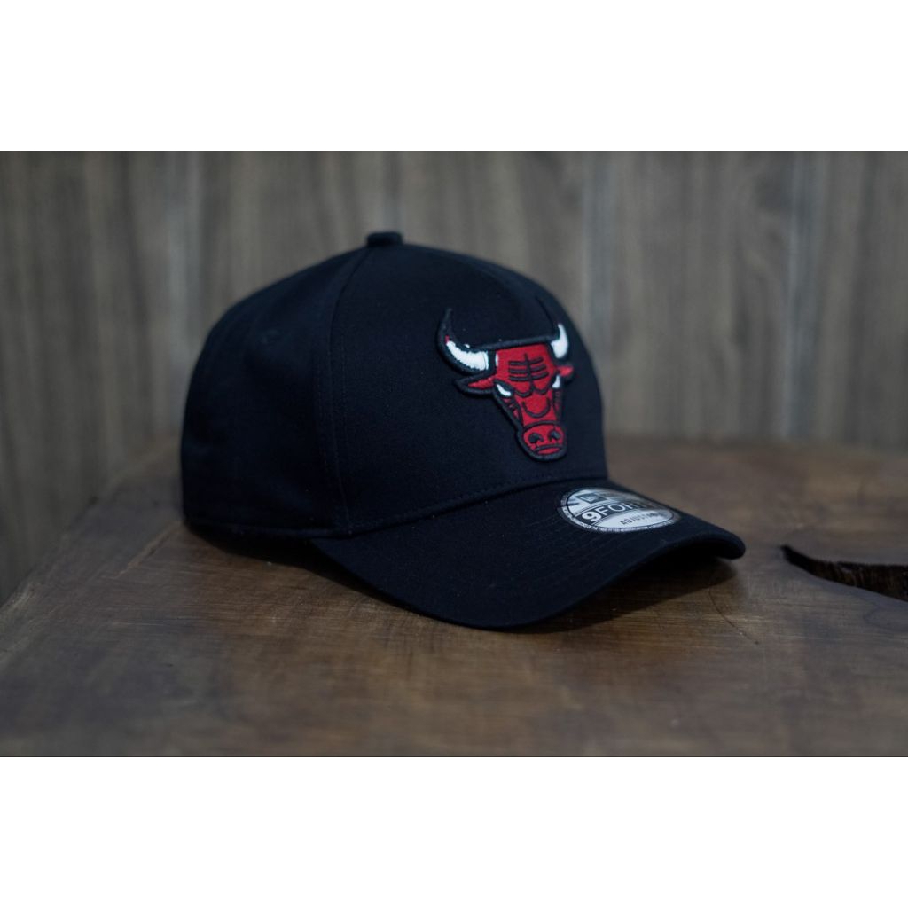 Topi new era logo banteng