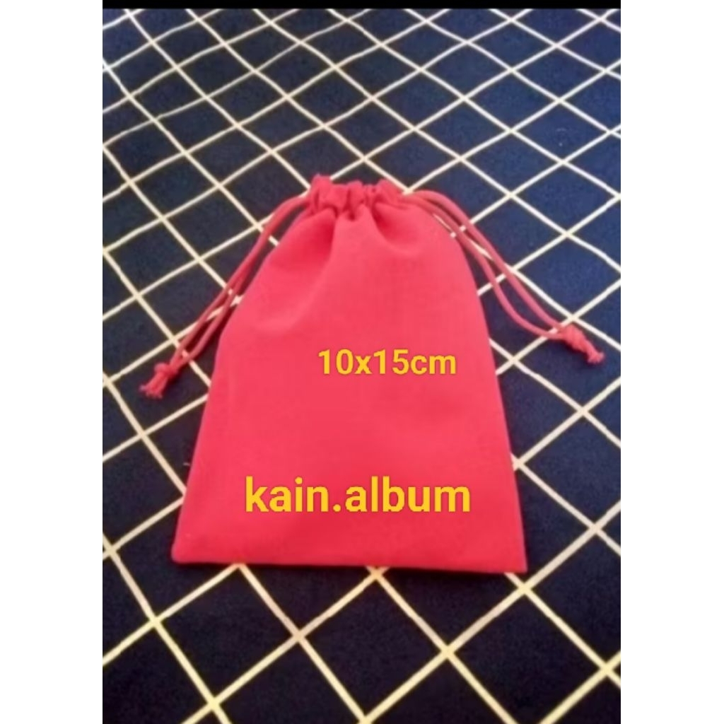 Pouch serut Bludru Merah/kantong serut kain bludru Merah