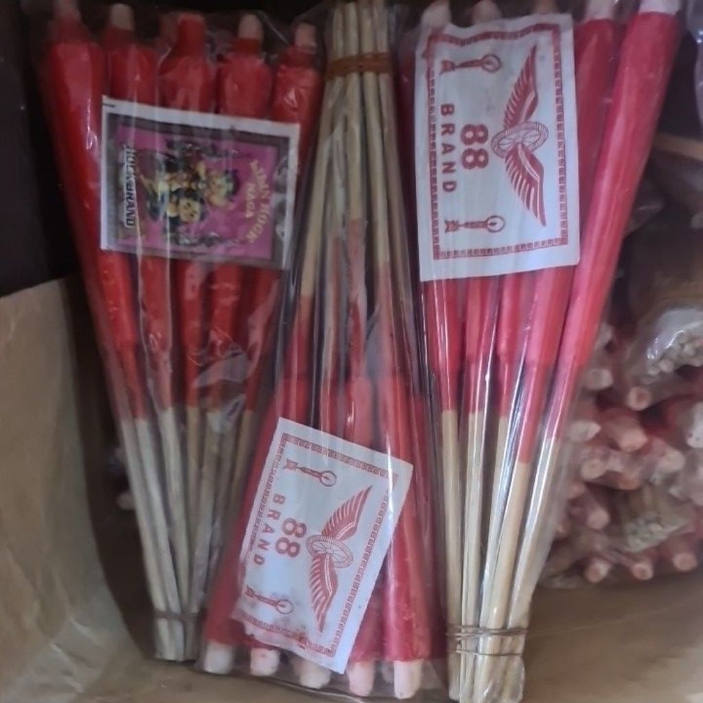 lilin kaki merah bungkusan