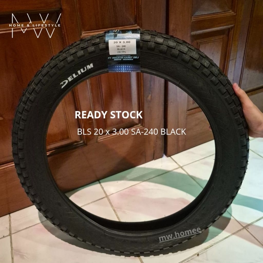 Ban Luar Sepeda Delium 20 x 3.00 Swallow Hitam Polos