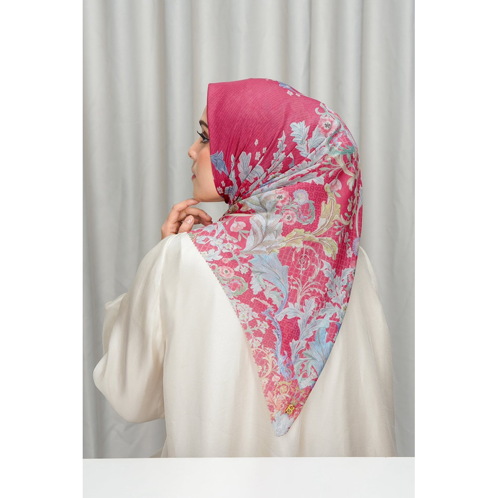 Buttonscarves Royale Grandeur Series in Pink Yarrow