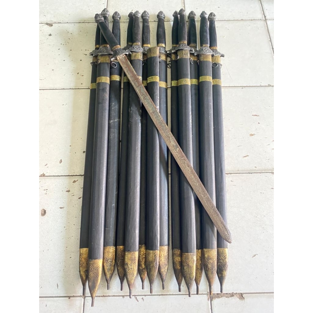 Produk lokal pedang naga Puspa kuno