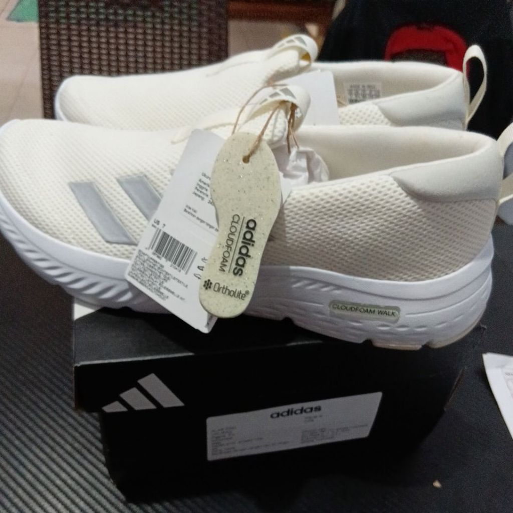 sepatu adidas cloudfoam walk