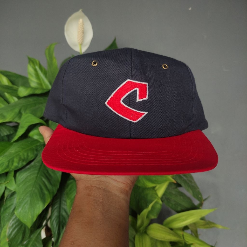 TOPI VINTAGE MLB C0CA C0LA 1ND1ANS 0G LOGO
