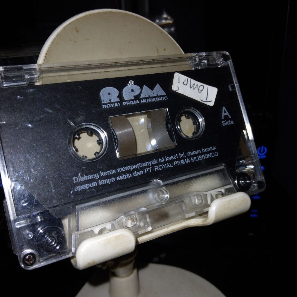 Kaset Tompi Playful no cover