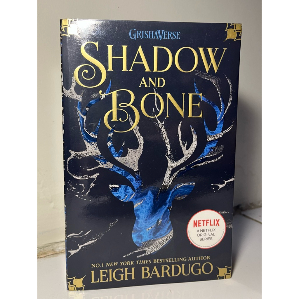 Shadow and Bone by Leigh Bardugo (eng) preloved