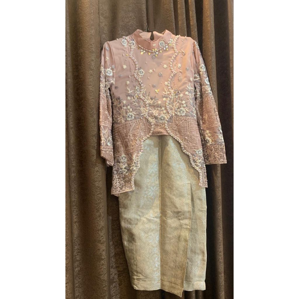 Kebaya rose gold