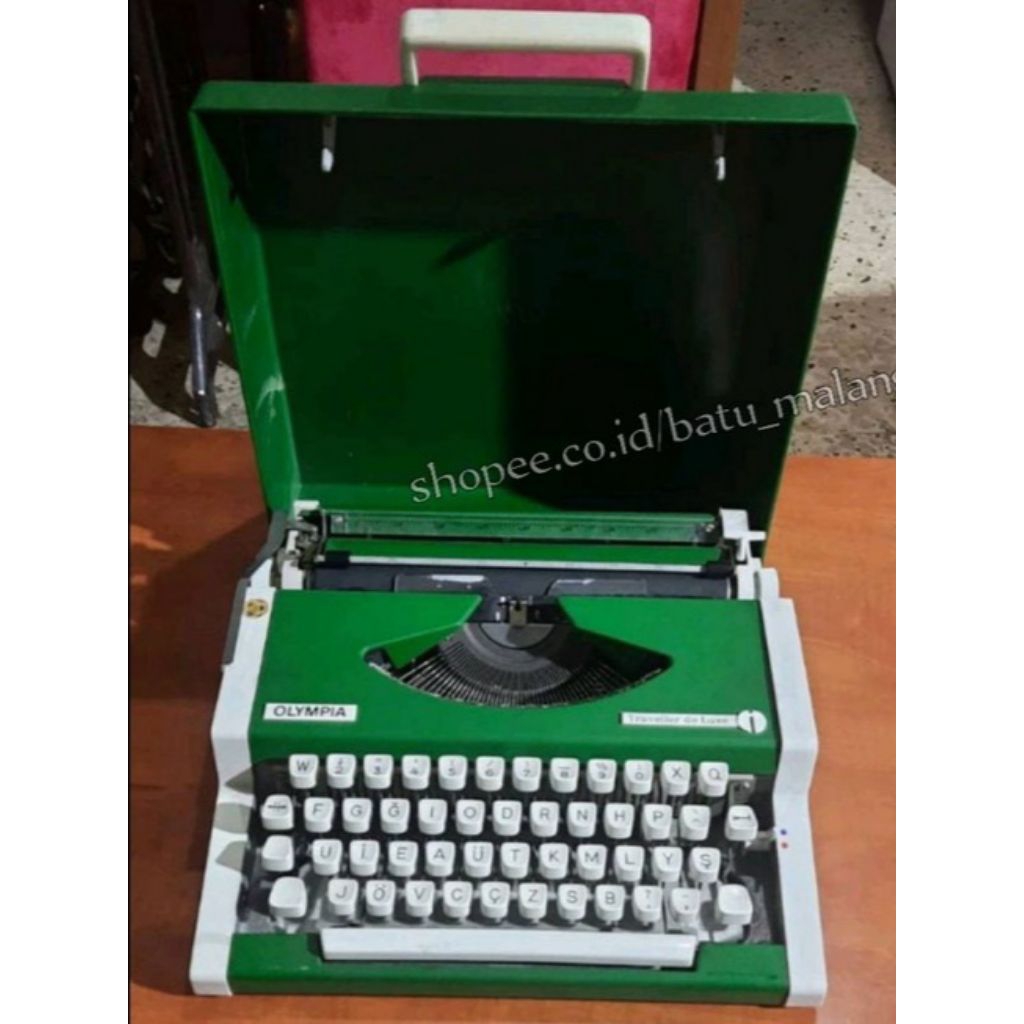 #BARANG ANTIK #MESIN KETIK #OLYMPIA #TRAVELLER DE LUXE #1970'S #GERMANY #KONDISI NORMAL #lengkap den