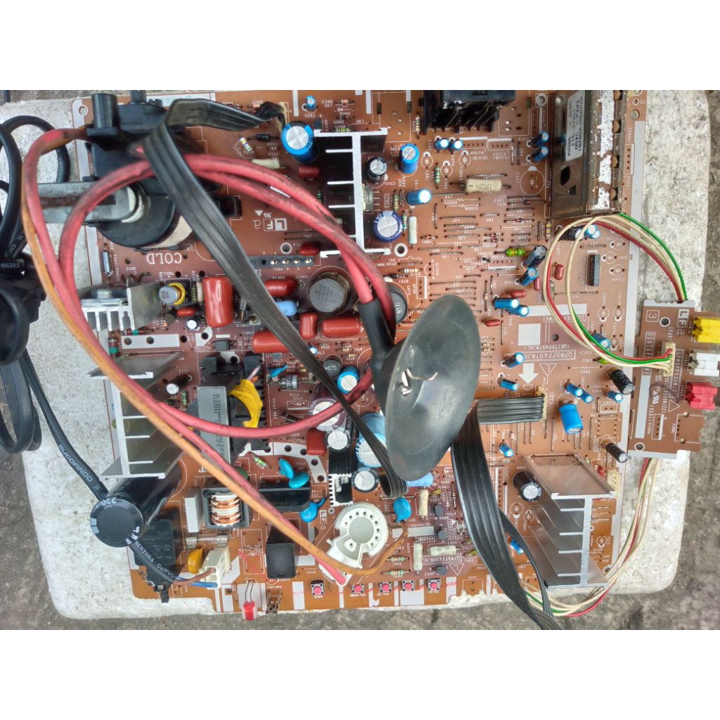 Mesin TV tabung slim 21inc merk sharp, normal.