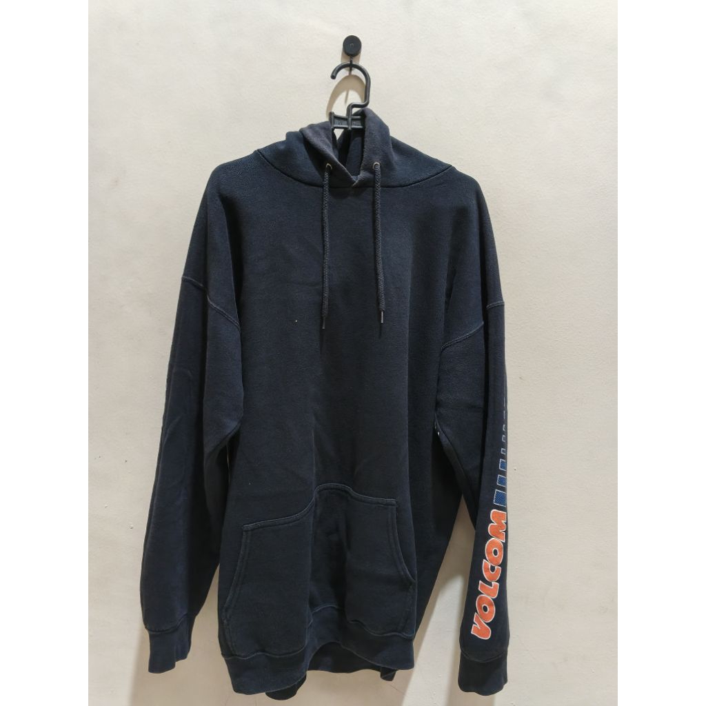 Hoodie premium hitam Volcom original ukuran XL