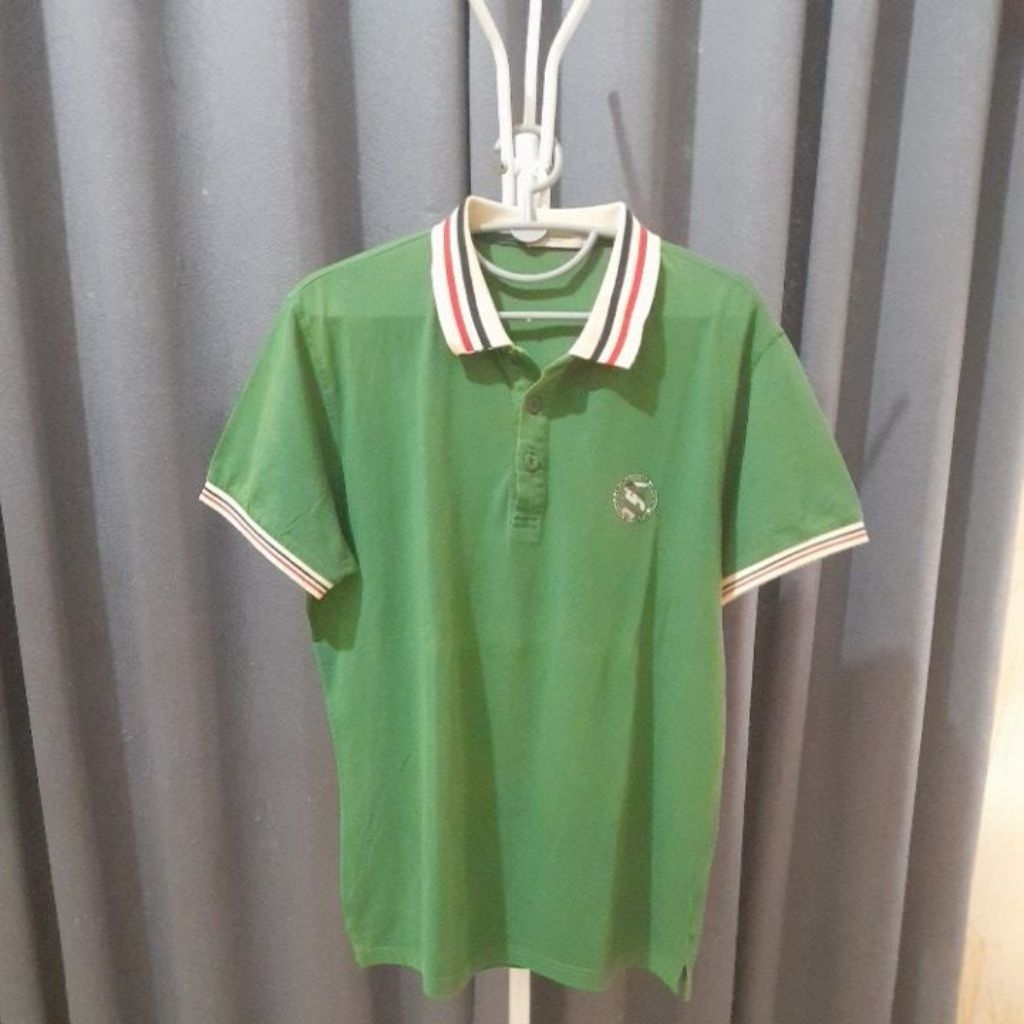 kaos pria berkerah bahan adem dan lembut