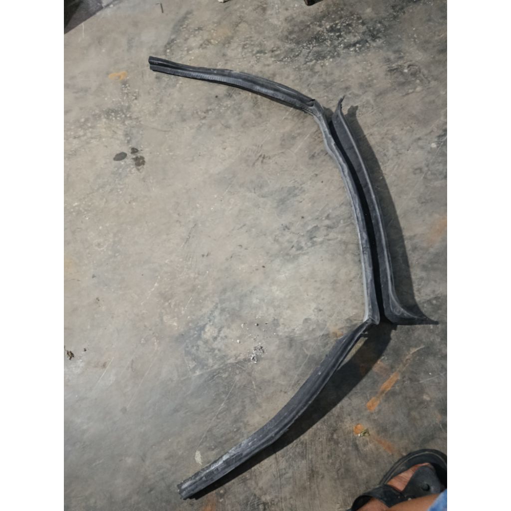 karet ruang mesin mercy w124