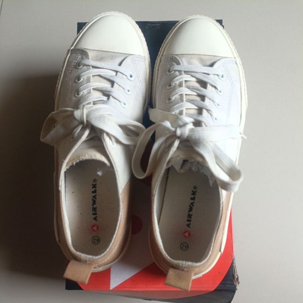 sepatu sneakers Airwalk warna putih original sport station sz 42 preloved