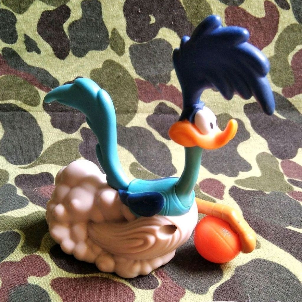 figure jadul road runnner figure basket film kartun pemain basket mcd mc Donald space jam 2021 maina