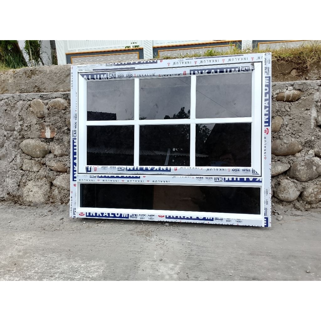 jendela aluminium+kusen 3inch,kaca 5mm,,bukaan dan kaca mati,ukuranT 80 cm x L 100 cm.GRATIS PACKING