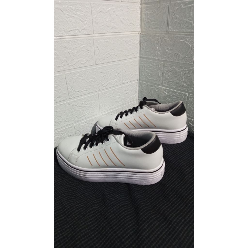 TOMKINS Sepatu Ori Size 39