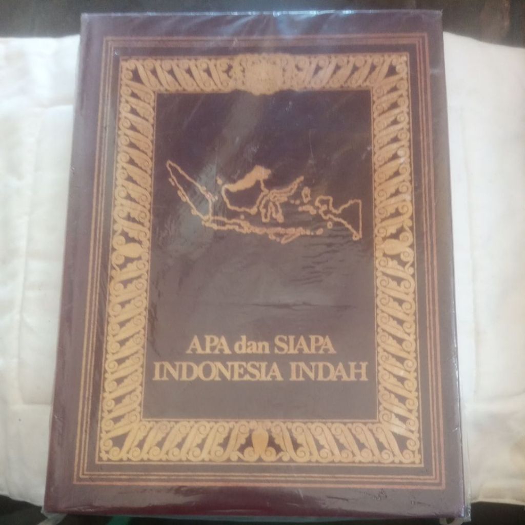 Buku Bekas.(Ori).Apa dan Siapa Indonesia Indah.