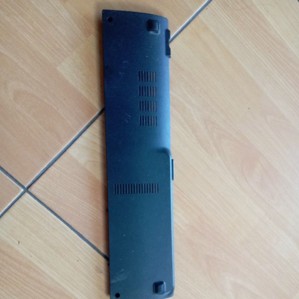 tutup hardisk dan Ram laptop asus X44H