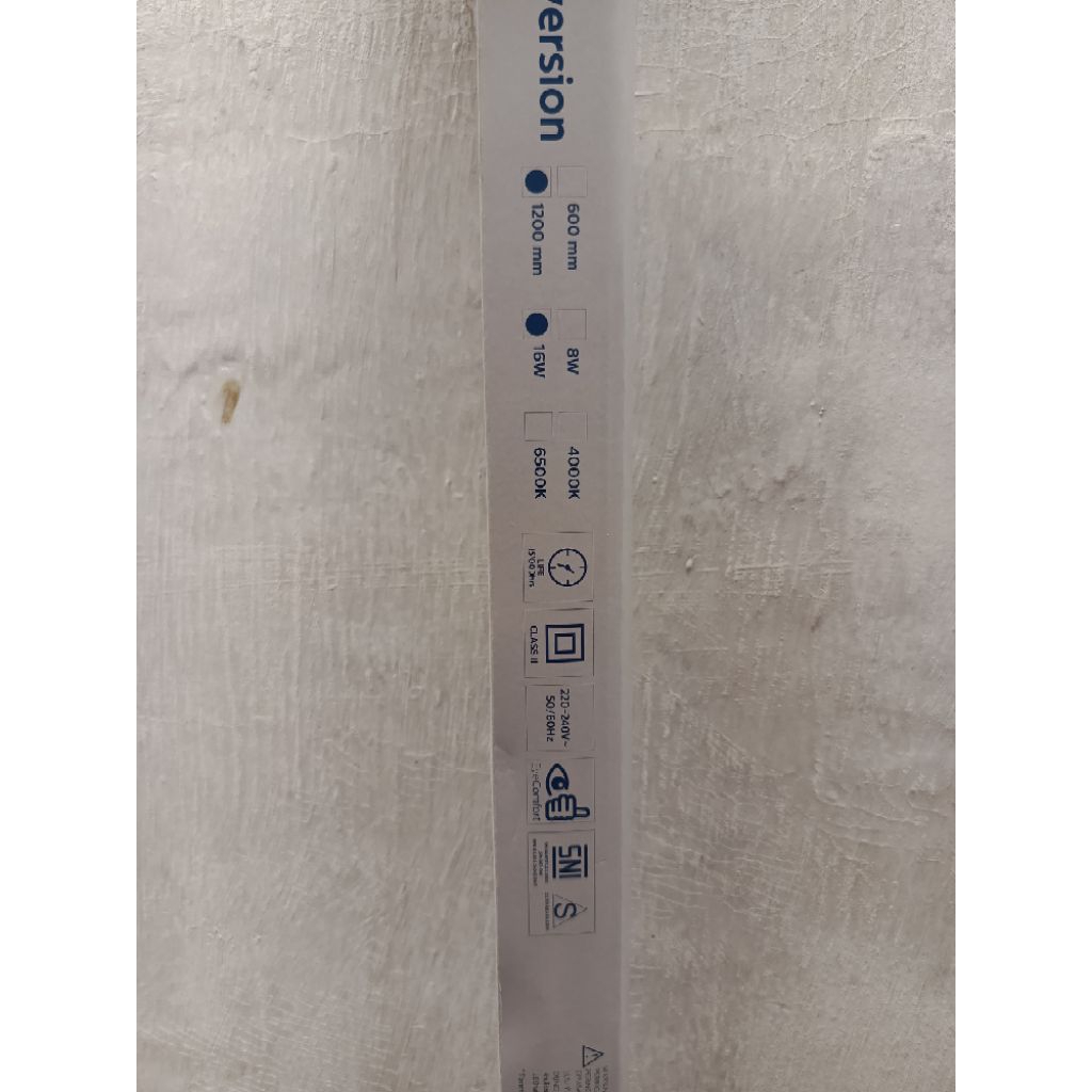 Philips Essential LED Batten Slimline Superior, ​Produk ini adalah lampu batten LED lengkap (termasu