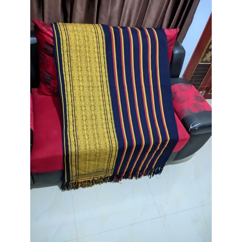 kain lambaleko tenun from kodi sumba barat daya