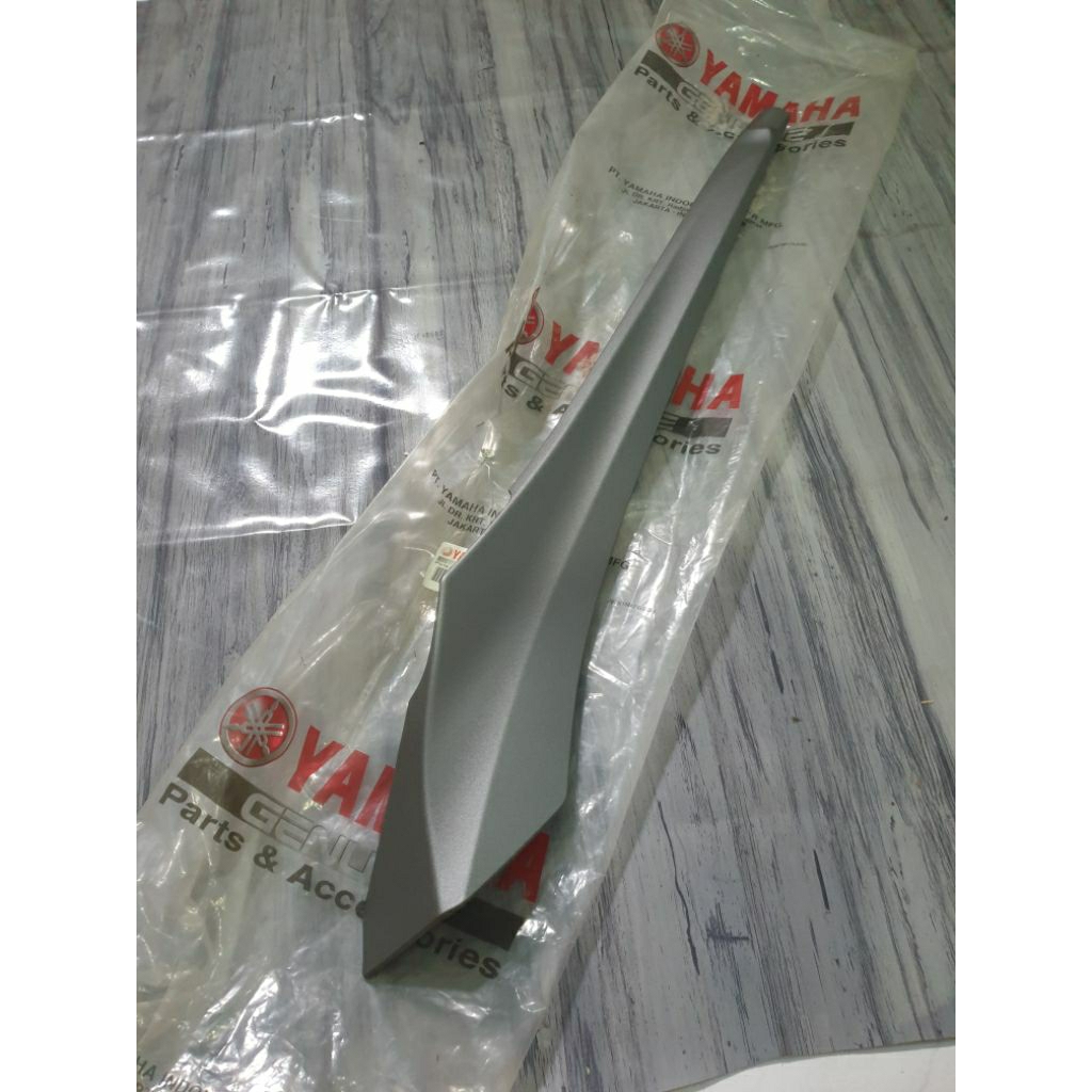 Mole Side Sirip Kiri Xmax X Max Abu Abu Grey Gelap Doff B74-F171L-00-P0