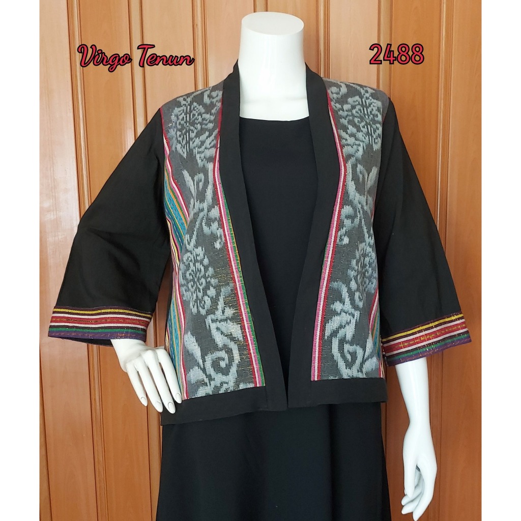 RTW 2488 Outer tenun futus Oekusi, Timor, NTT