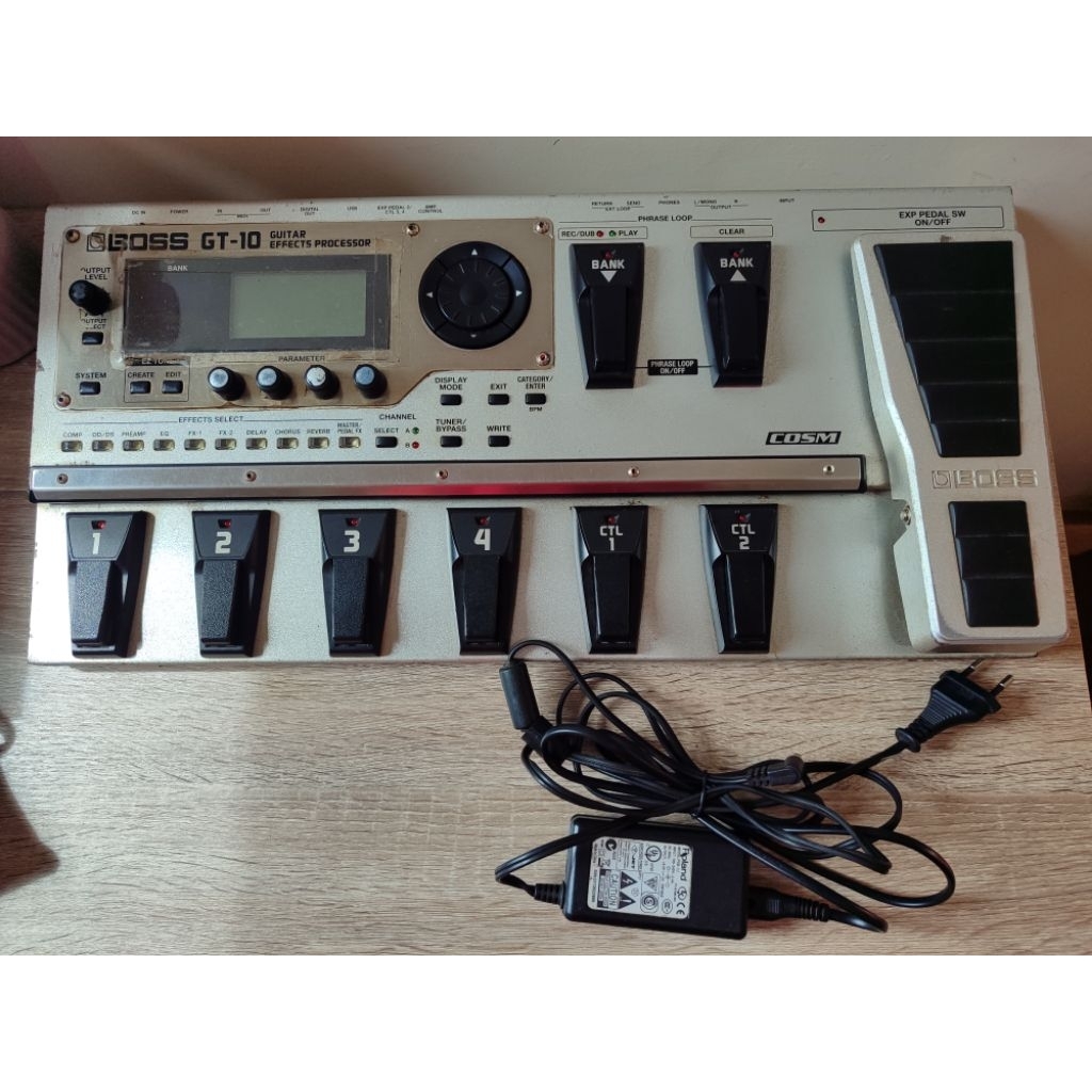BOSS GT10 GT 10 Efek Gitar