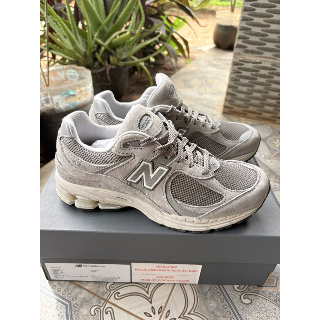 newbalance 2002r (new with box)