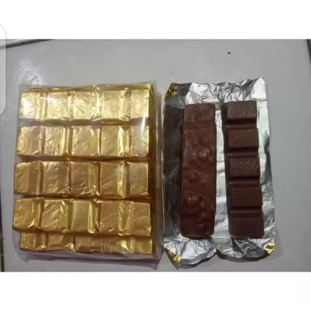 1 pack isi 14 batang coklat mede/almond patahan/leburan Silverqueen enak