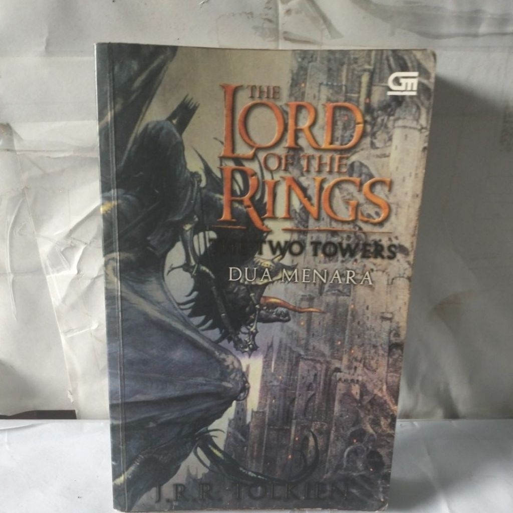 Novel THE LORD OF THE RINGS DUA MENARA