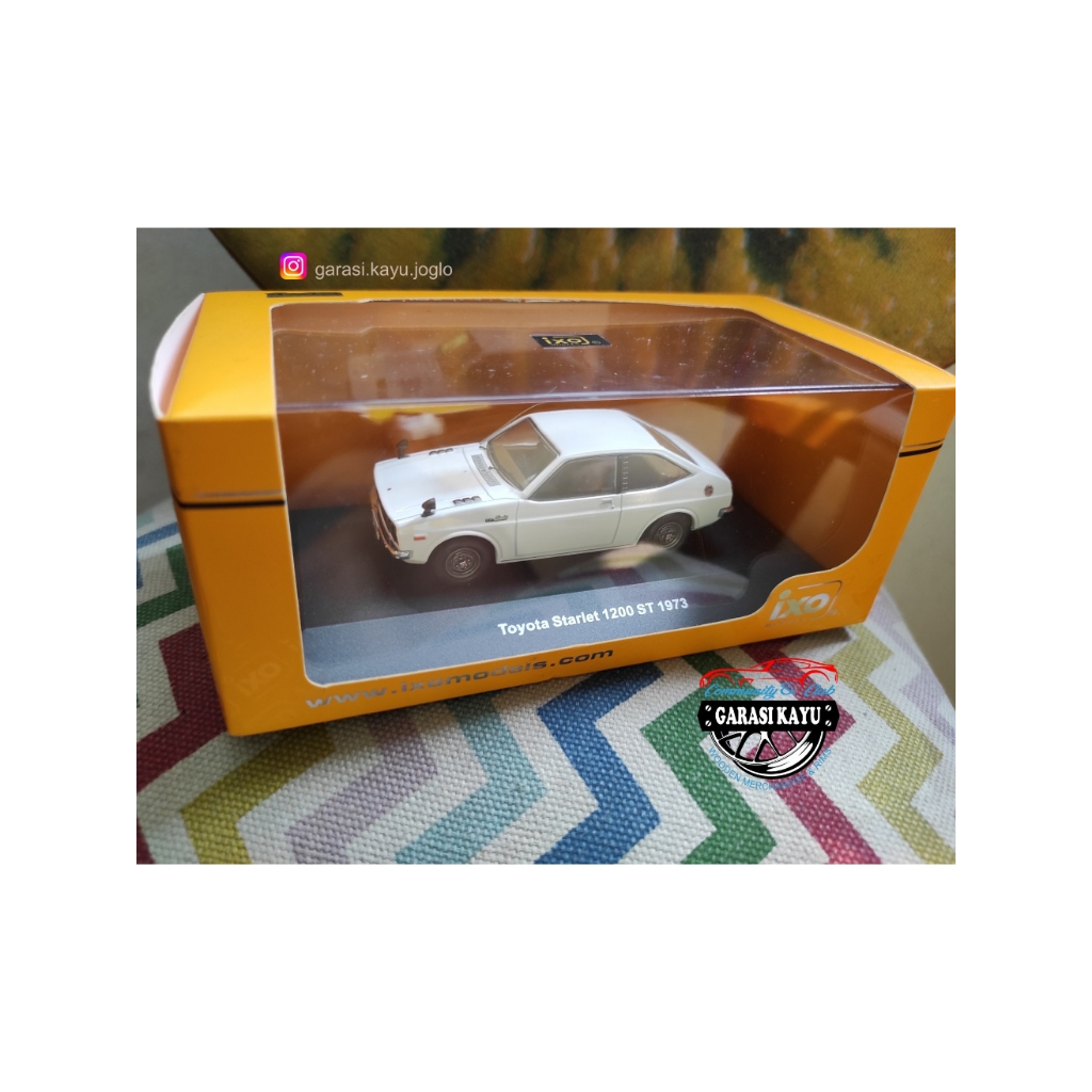 Diecast miniatur Toyota Starlet 1200 ST 1973 Ixomodels 1:43