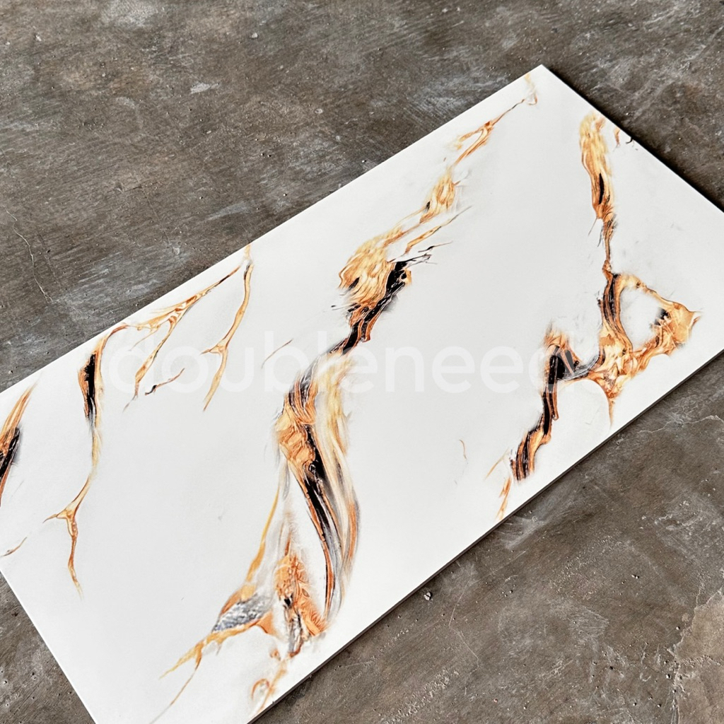 KERAMIK DINDING TEXAS GOLD 30x60 / KERAMIK DINDING KAMR GARIS EMAS PLATINUM KW1 / KERAMIK DINDING KE