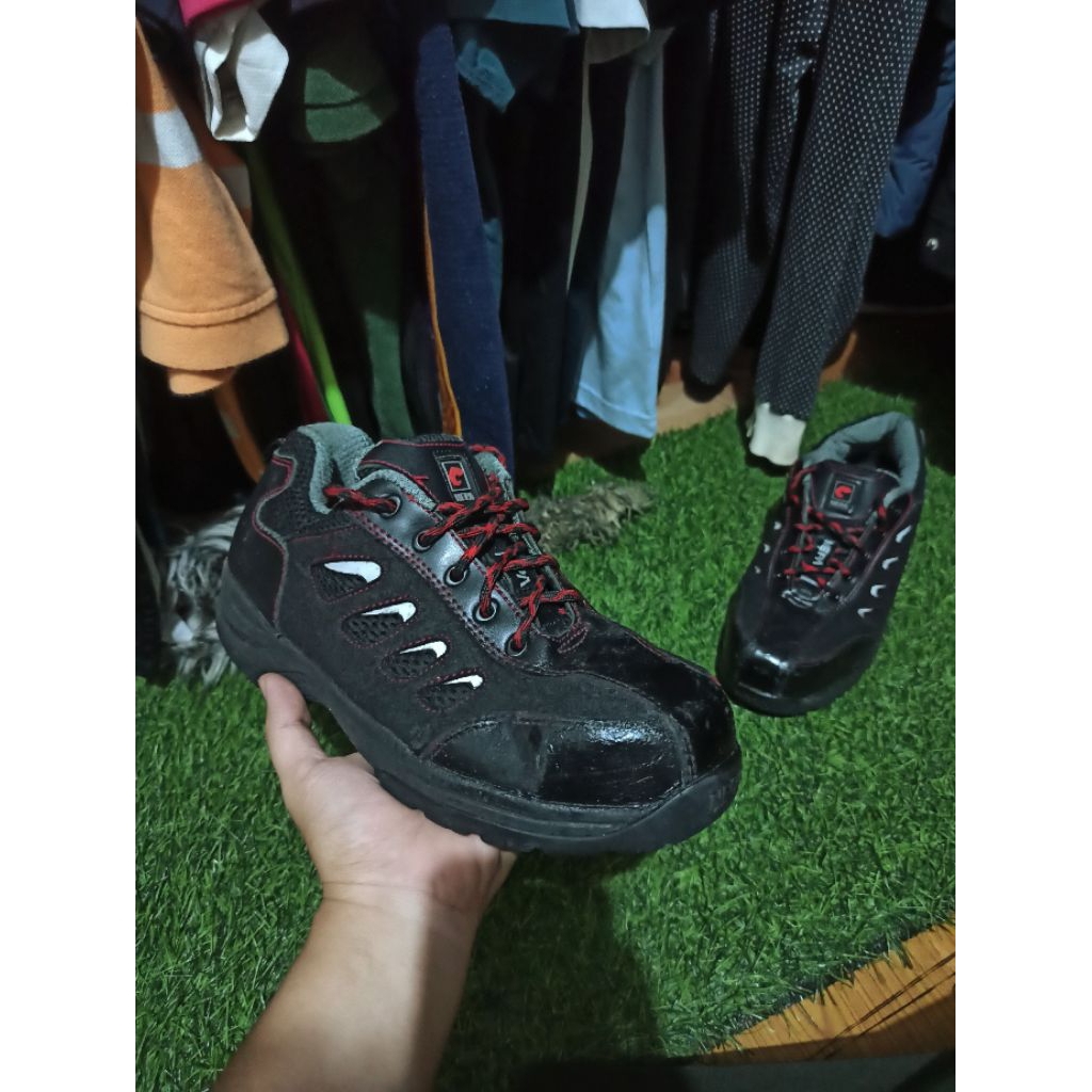 Sepatu safety outdoor nepa size 43