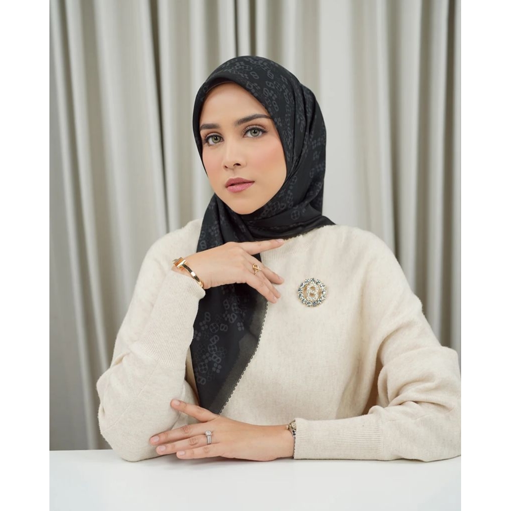 MONOGRAM SCRAMBLE VOILE BUTTONSCARVES