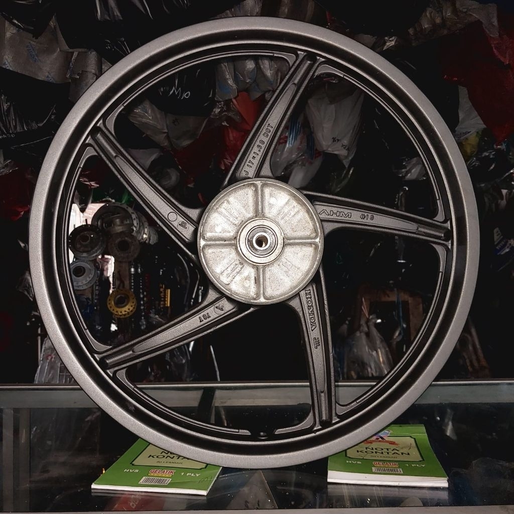 Velg belakang copotan supra 125 old velek revo absolut original Ahm honda mulus siap pakai