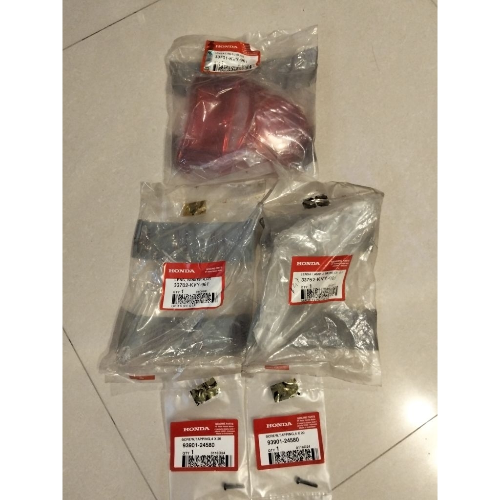Mika stop plus Mika sein kanan dan kiri plus baut mika stop untuk motor Beat carbu number part 33701