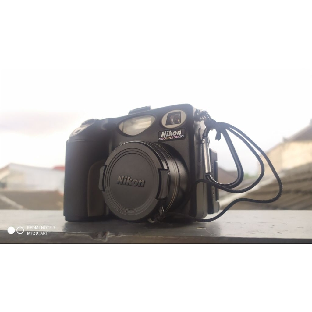 Nikon Coolpix 5000 E5000 Premium Compact Digicam (2001)
