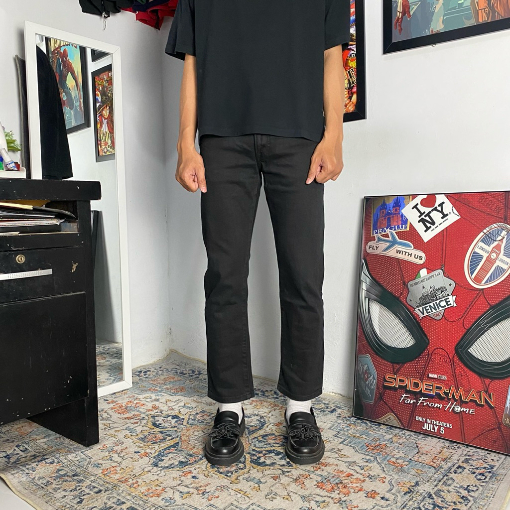 UNIQLO SELVEDGE STRETCH 31 BLACK JEANS