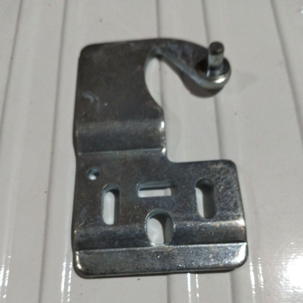 ENGSEL pintu kulkas bawah Toshiba original