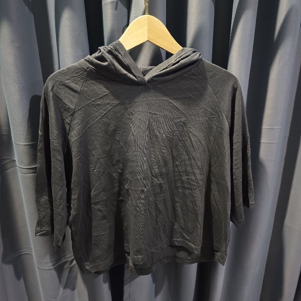 #976 Hoodie Crop 1.2 ILLY Lengan Pendek