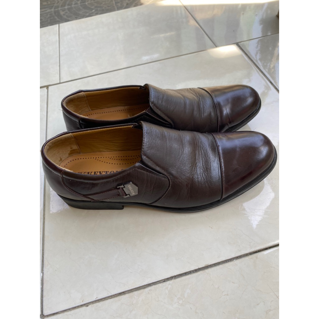 sepatu pantofel pria warna merah bata